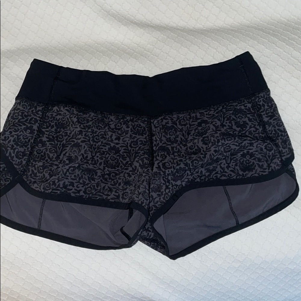 Lulu lemon speed shorts size 4